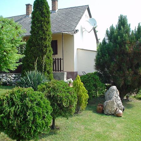 Oeroekzoeld Apartmanok Balatonfenyves Exterior foto