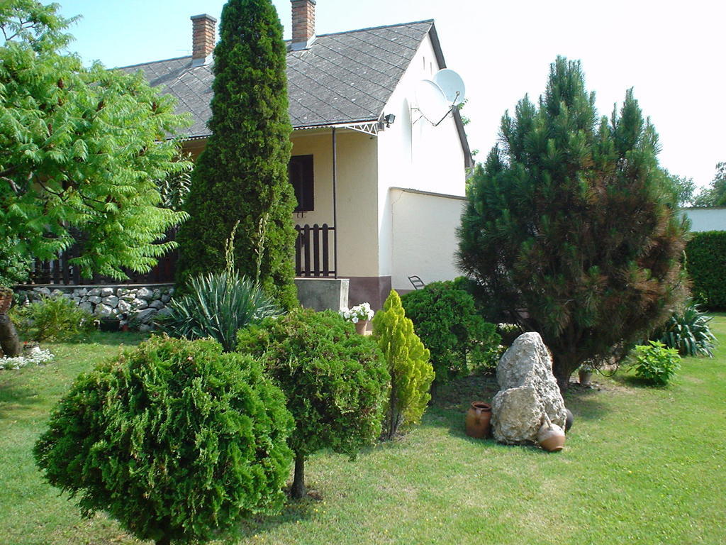 Oeroekzoeld Apartmanok Balatonfenyves Exterior foto